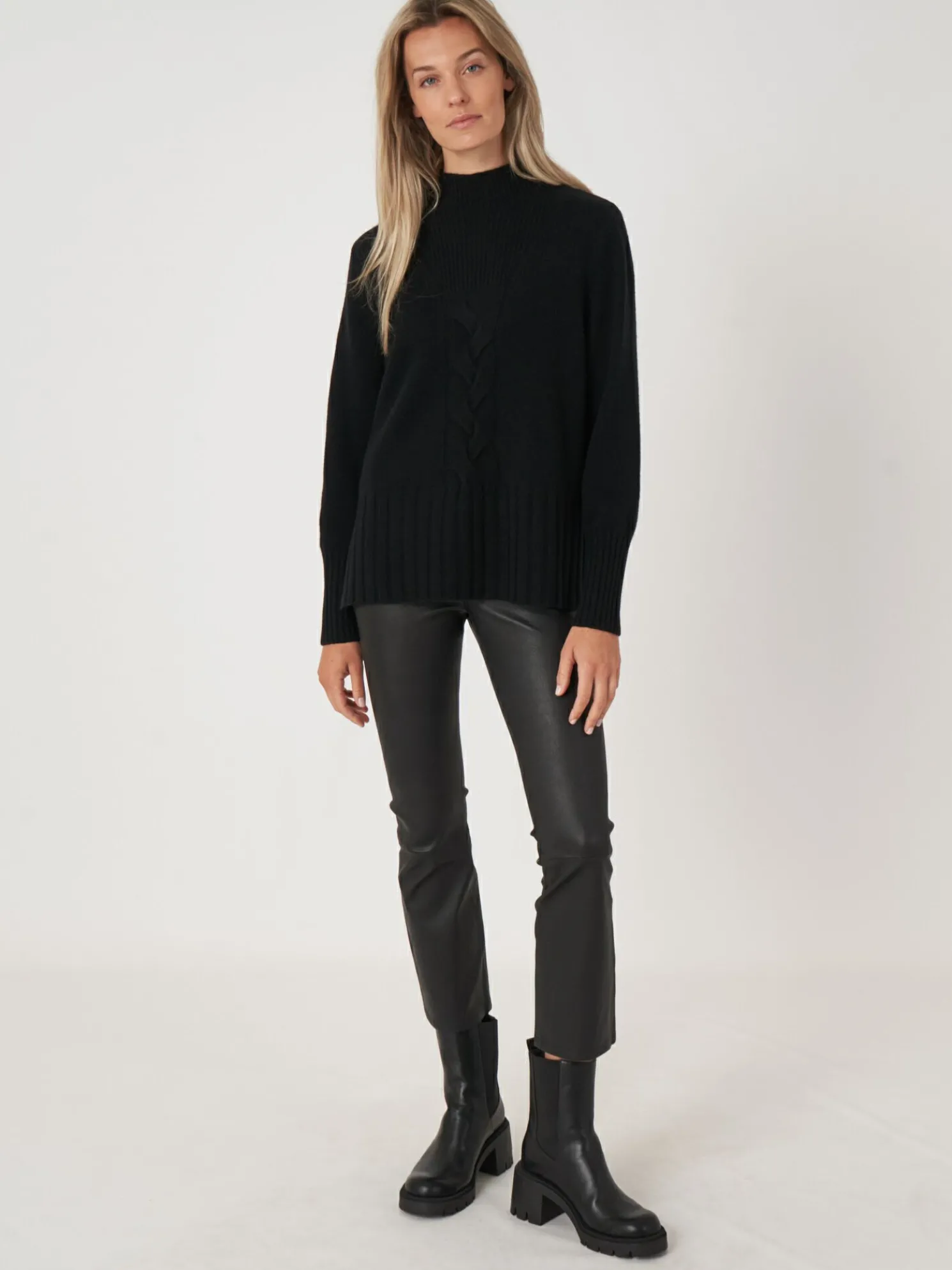 Trui Met Opstaande Kraag En Kabelpatroon Detail