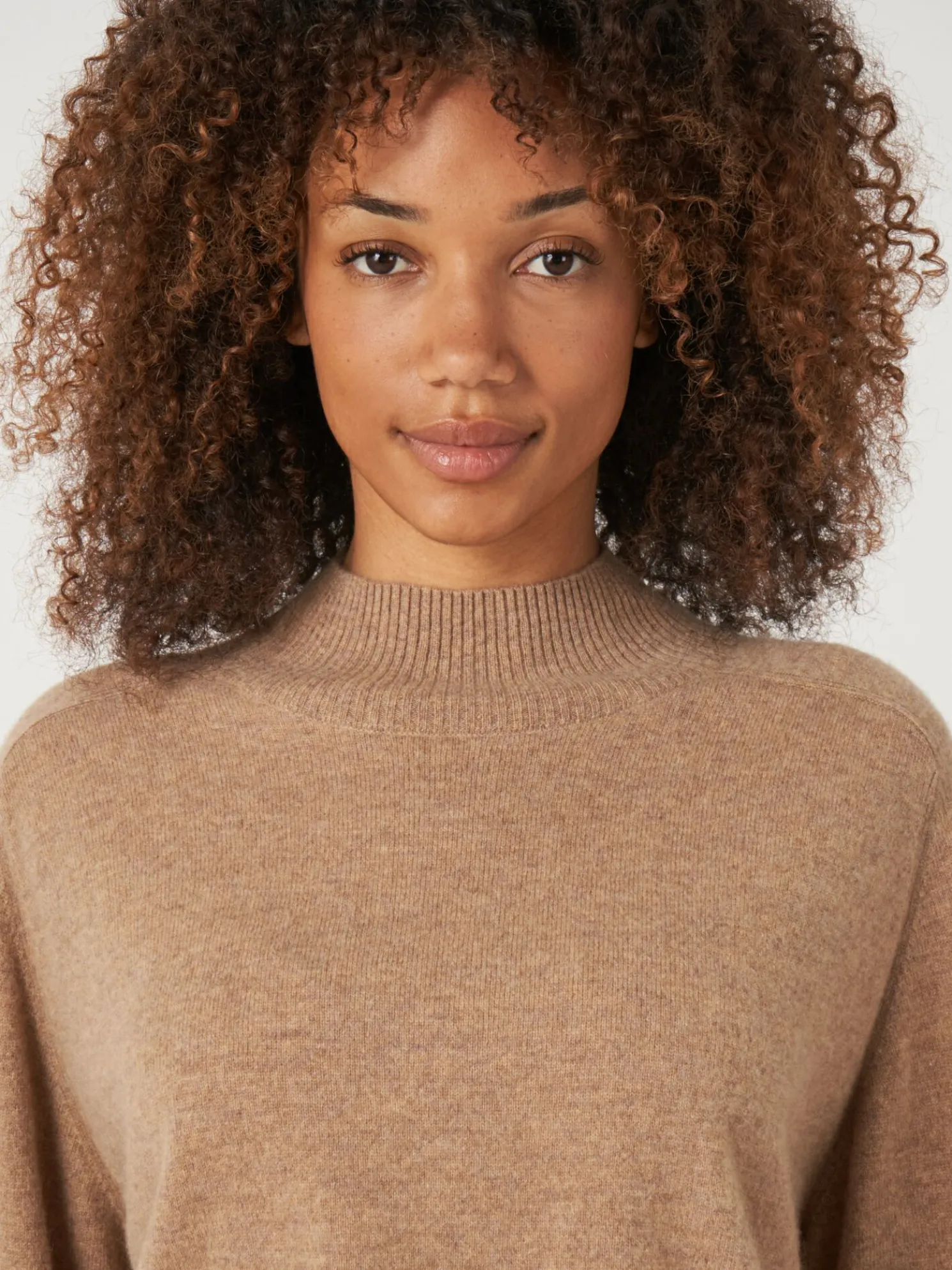 Trui Met Opstaande Kraag En Zadelmouwen