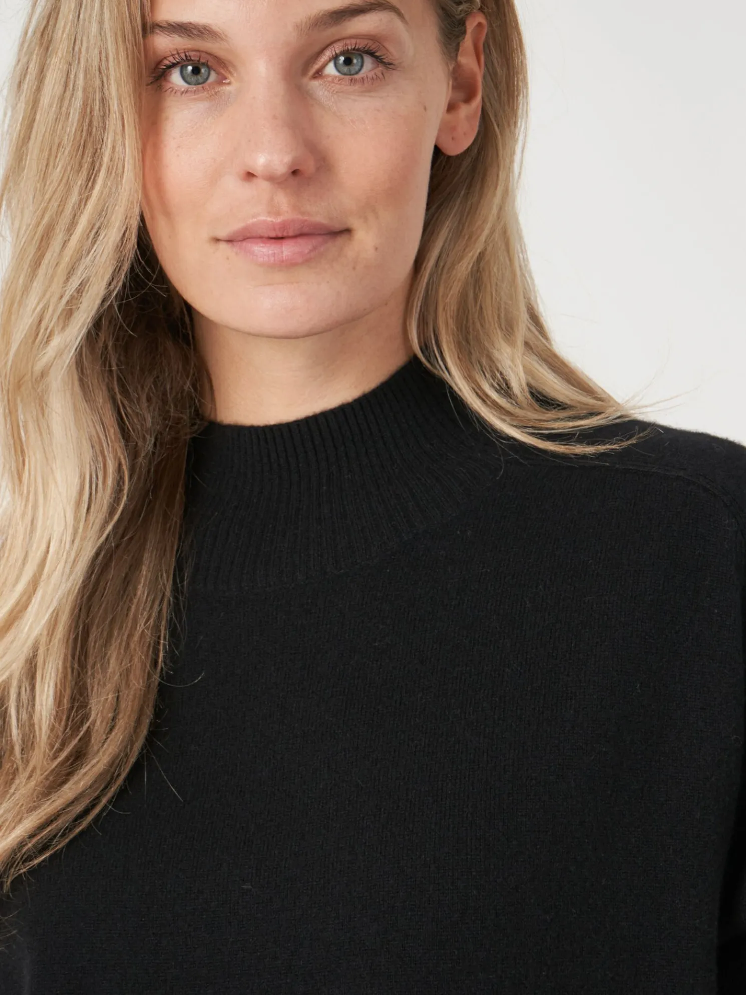 Trui Met Opstaande Kraag En Zadelmouwen