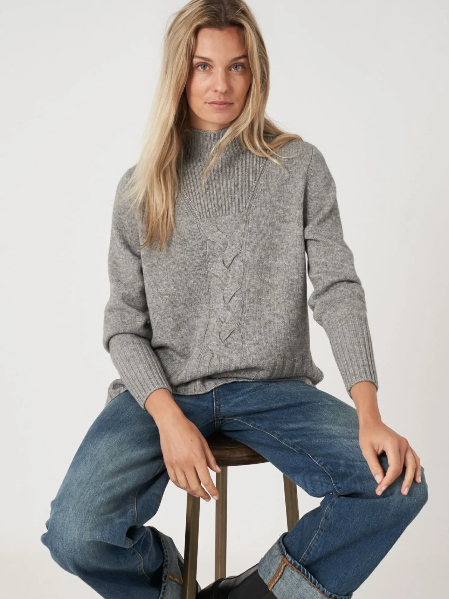 Trui Met Opstaande Kraag En Kabelpatroon Detail