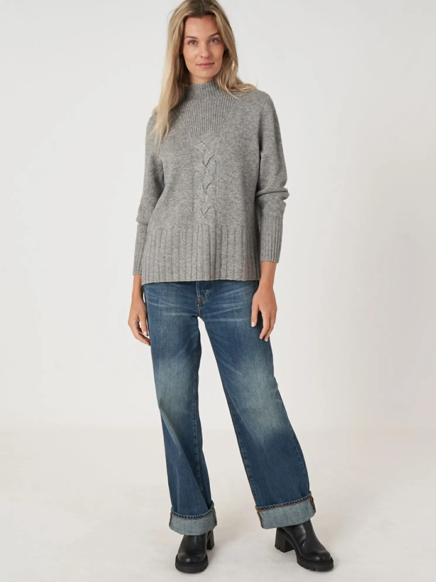 Trui Met Opstaande Kraag En Kabelpatroon Detail