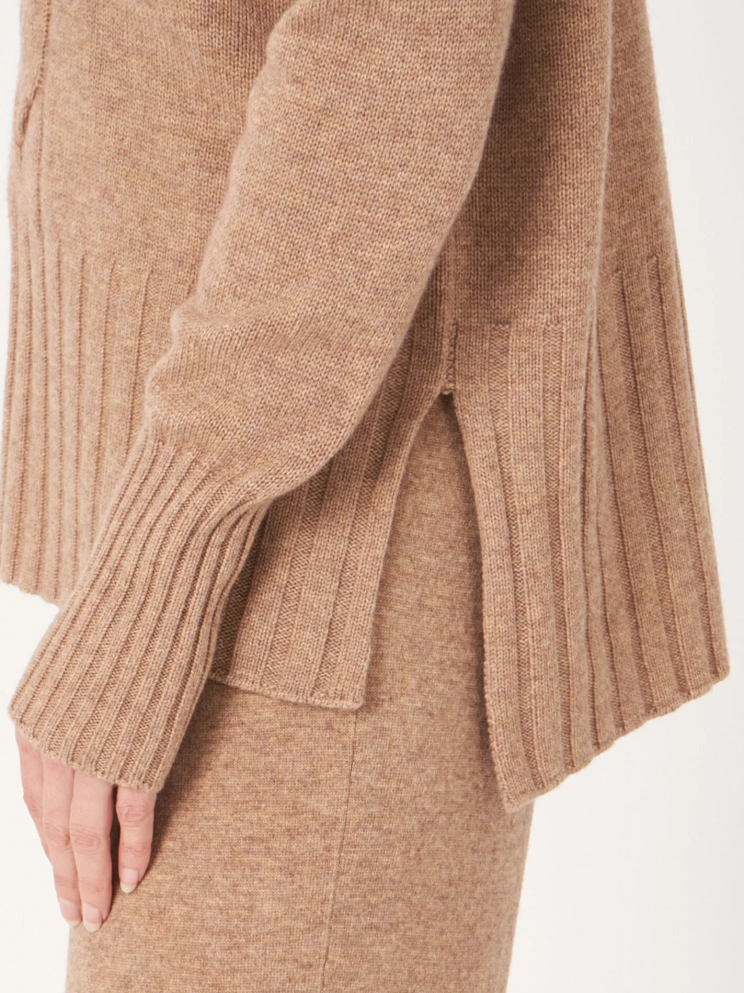 Trui Met Opstaande Kraag En Kabelpatroon Detail