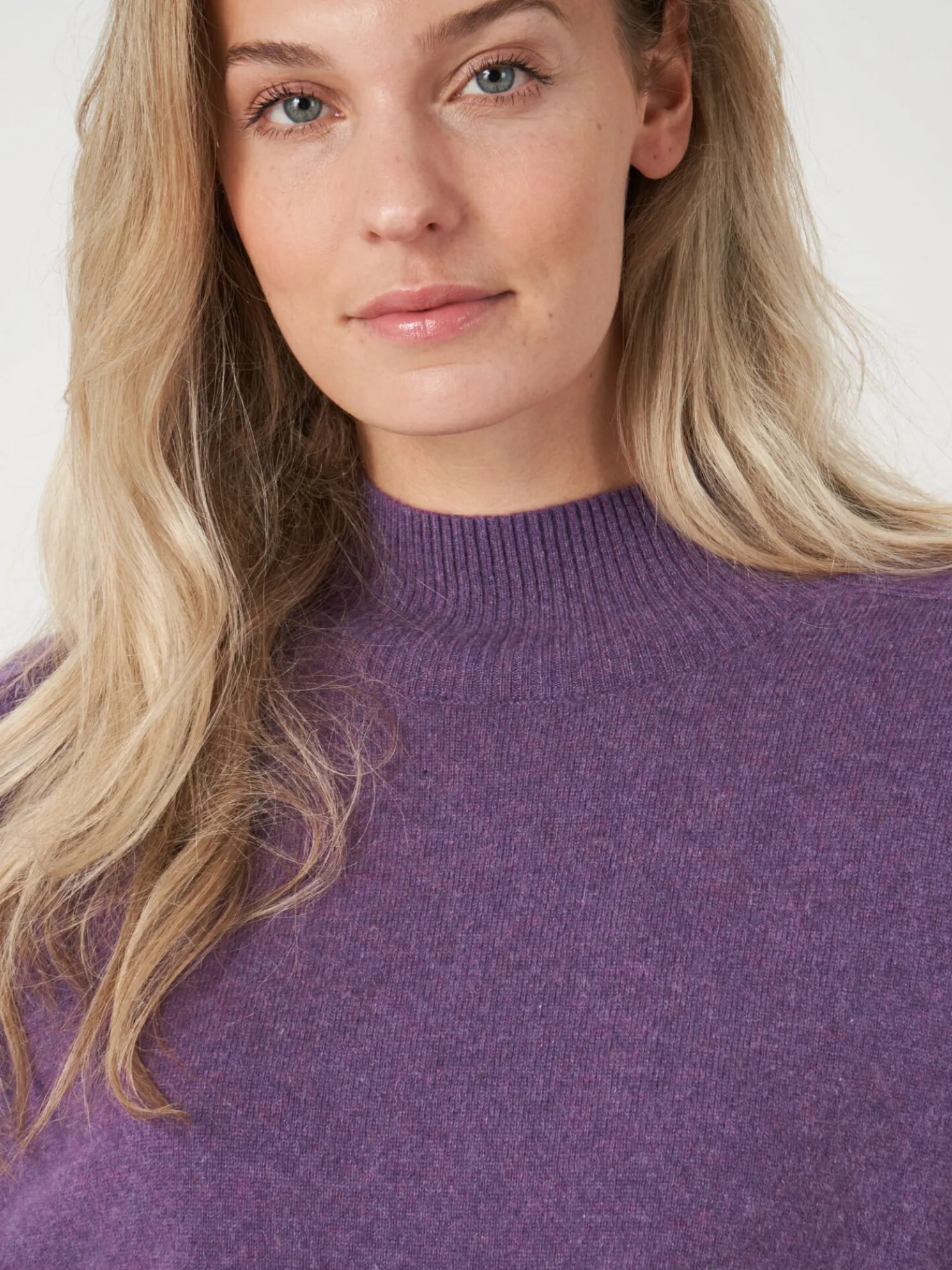 Trui Met Opstaande Kraag En Zadelmouwen