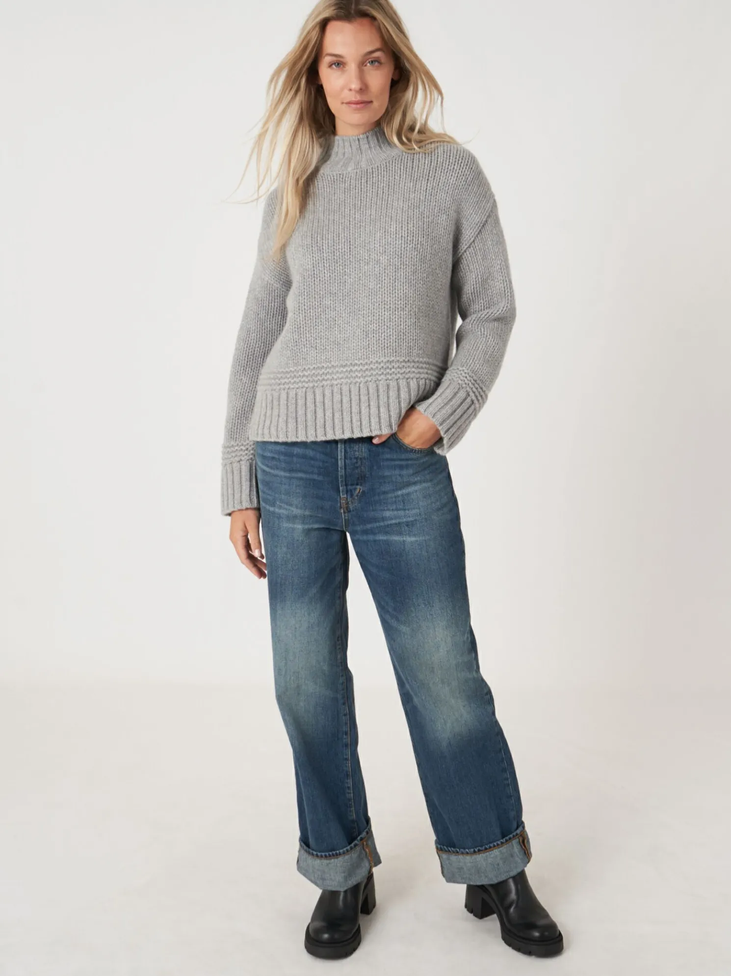 Trui Met Opstaande Kraag En Fantasie Gebreide Details