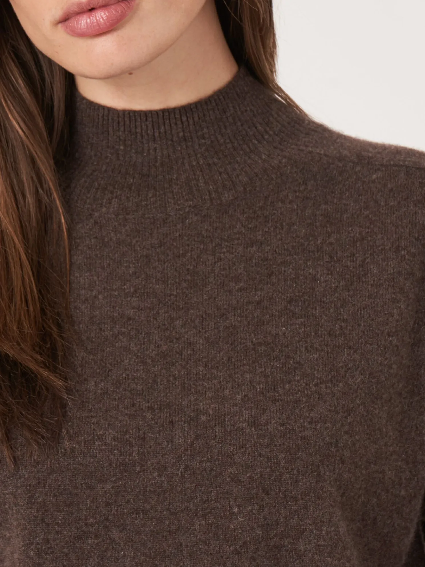 Trui Met Opstaande Kraag En Zadelmouwen