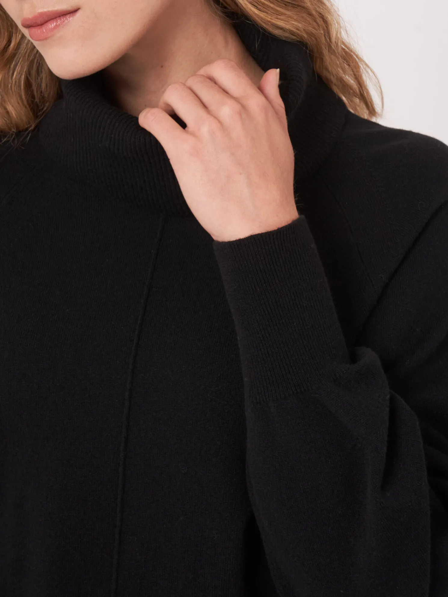 Trui Met Wijde Geribde Rolkraag En Pofmouwen