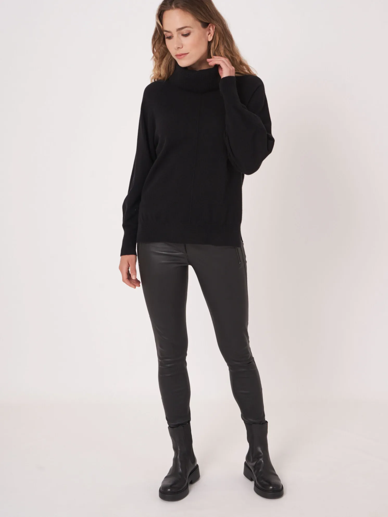 Trui Met Wijde Geribde Rolkraag En Pofmouwen